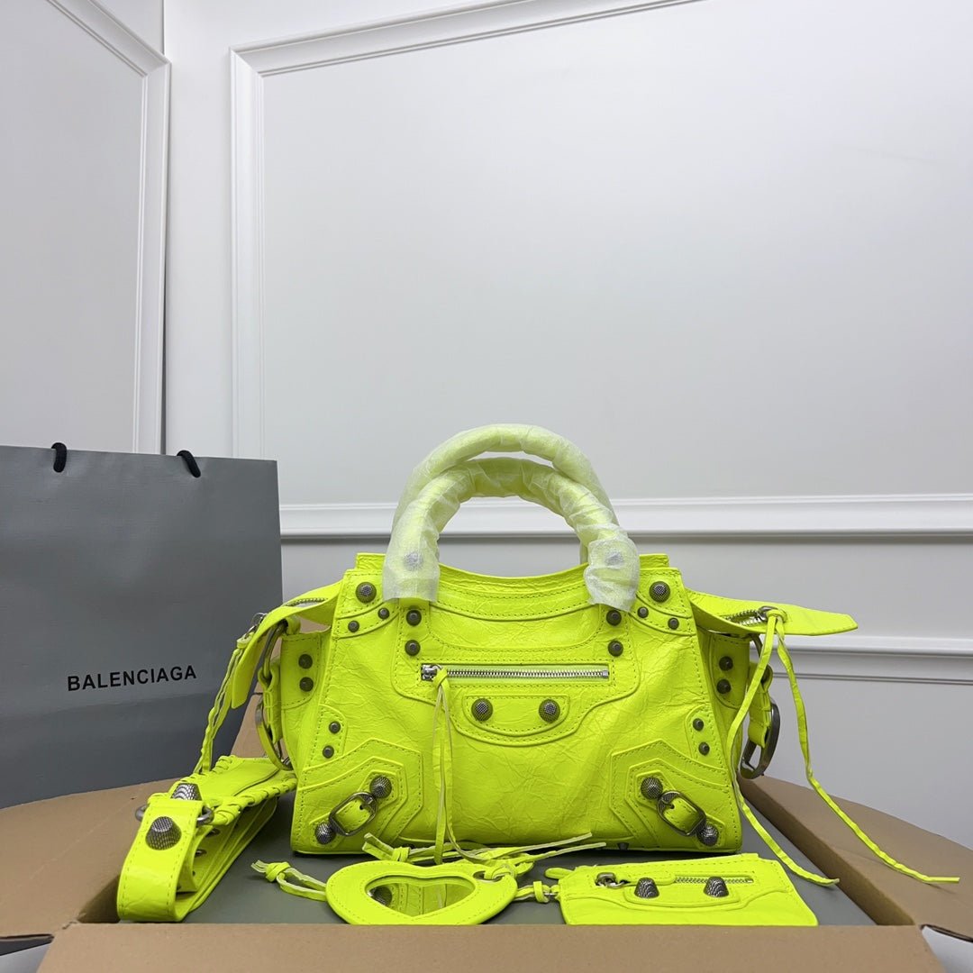 {Style No: GLE5ZUBH} NEO CAGOLE 26 IN PEAR LAMBSKIN