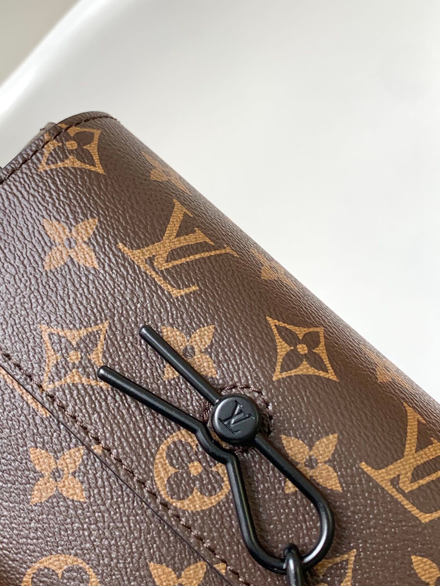 {Style No: BUZ9ES24} STEAMER BAG 26 IN BROWN MONOGRAM MACASSAR CANVAS - Image 5