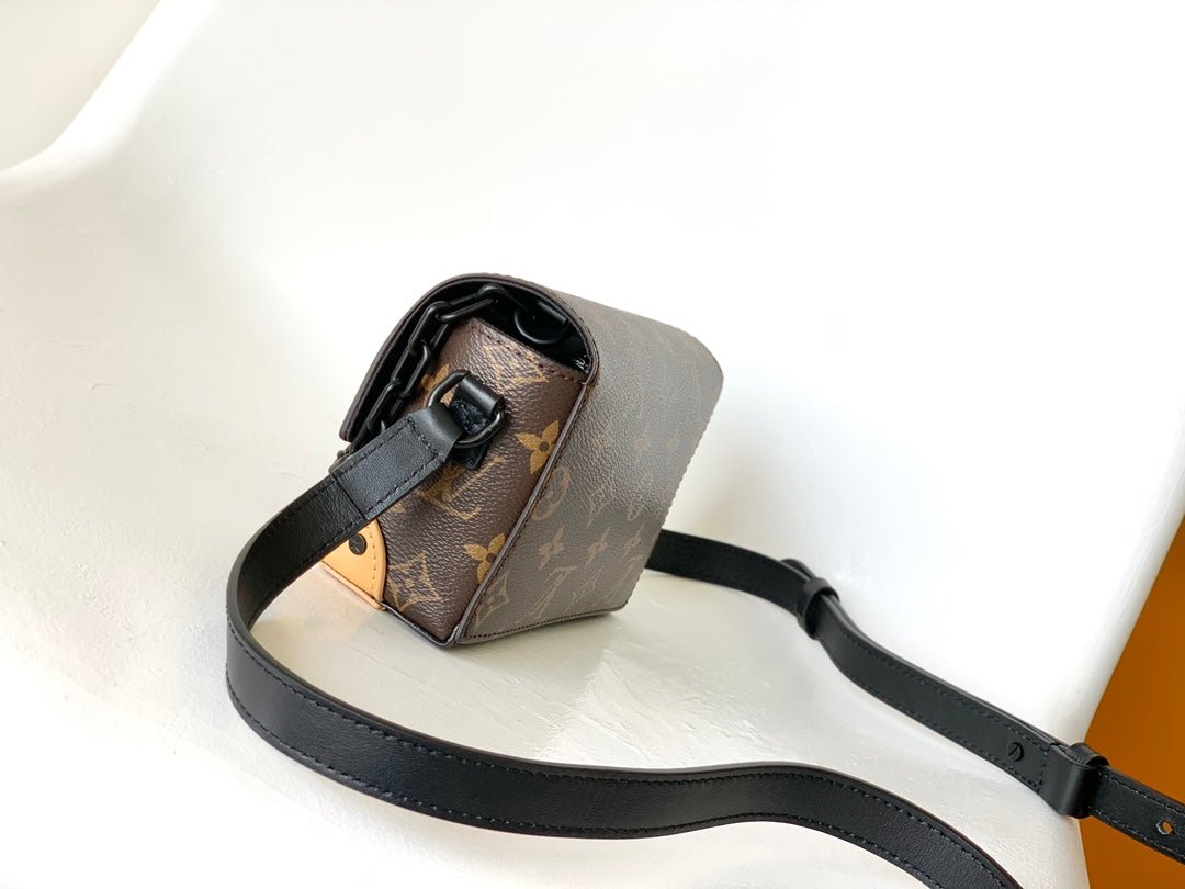 {Style No: BUZ9ES24} STEAMER BAG 26 IN BROWN MONOGRAM MACASSAR CANVAS - Image 9