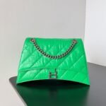 {Style No: ZI4RNI7L} CRUSH CHAINED BAG 32 IN GREEN QUILTED CRUSHED CALFSKIN SILVER HARDWARE
