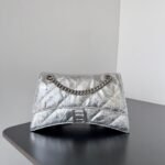 {Style No: ZNRP3G3X} CRUSH CHAINED BAG 25 IN SILVER METALLIC QUILTED CRUSHED CALFSKIN