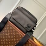 {Style No: CYDYATQ9} FASTLINE MESSENGER 23.5 IN DARK BROWN PATENT CALFSKIN