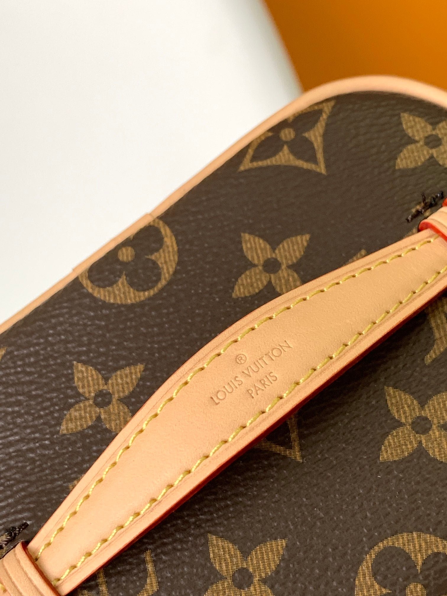 {Style No: VG5EX623} NICE NANO 14 TOILETRY POUCH - Image 2