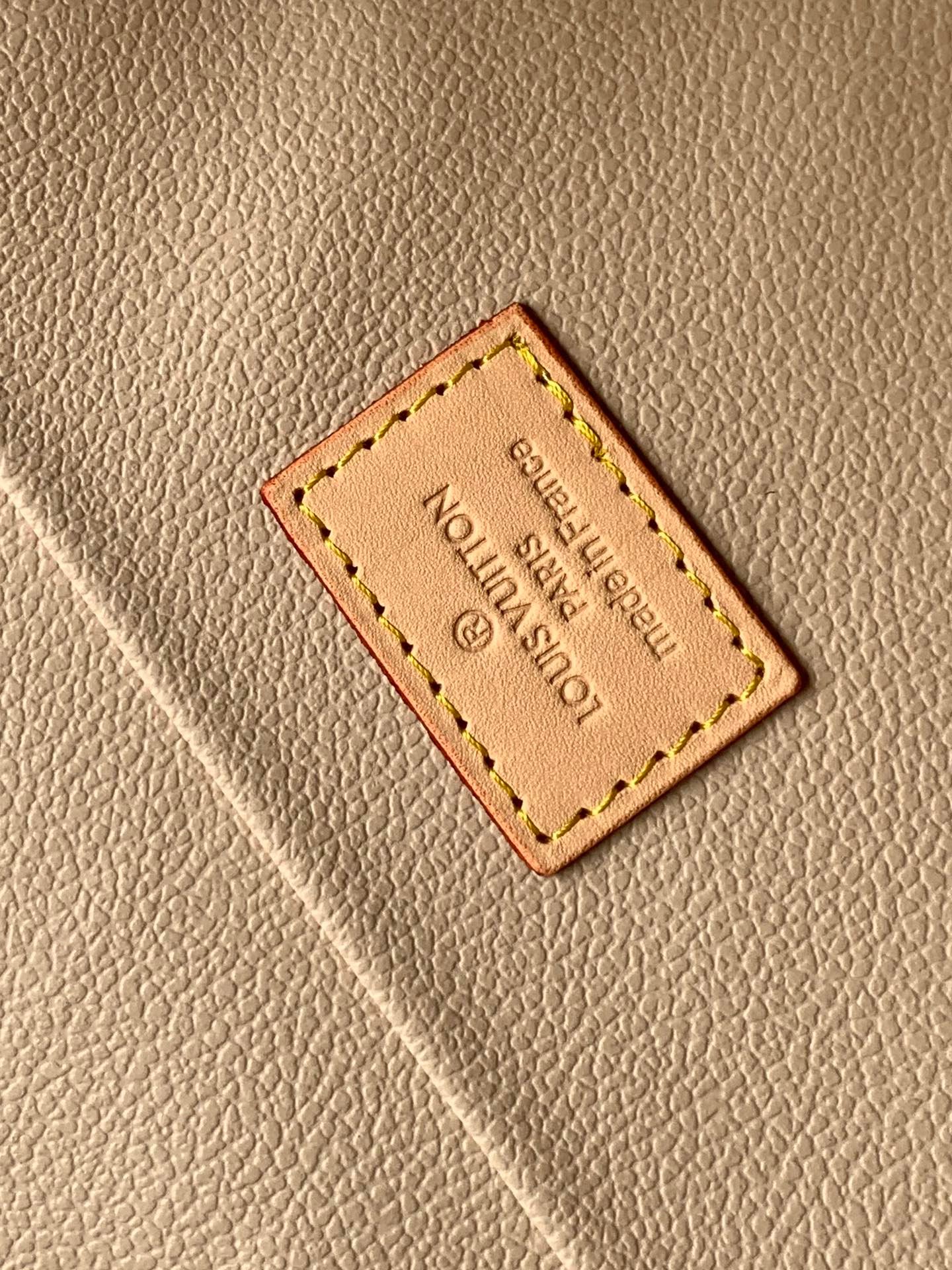 {Style No: BIWQSS93} NICE BB 24 TOILETRY POUCH - Image 4