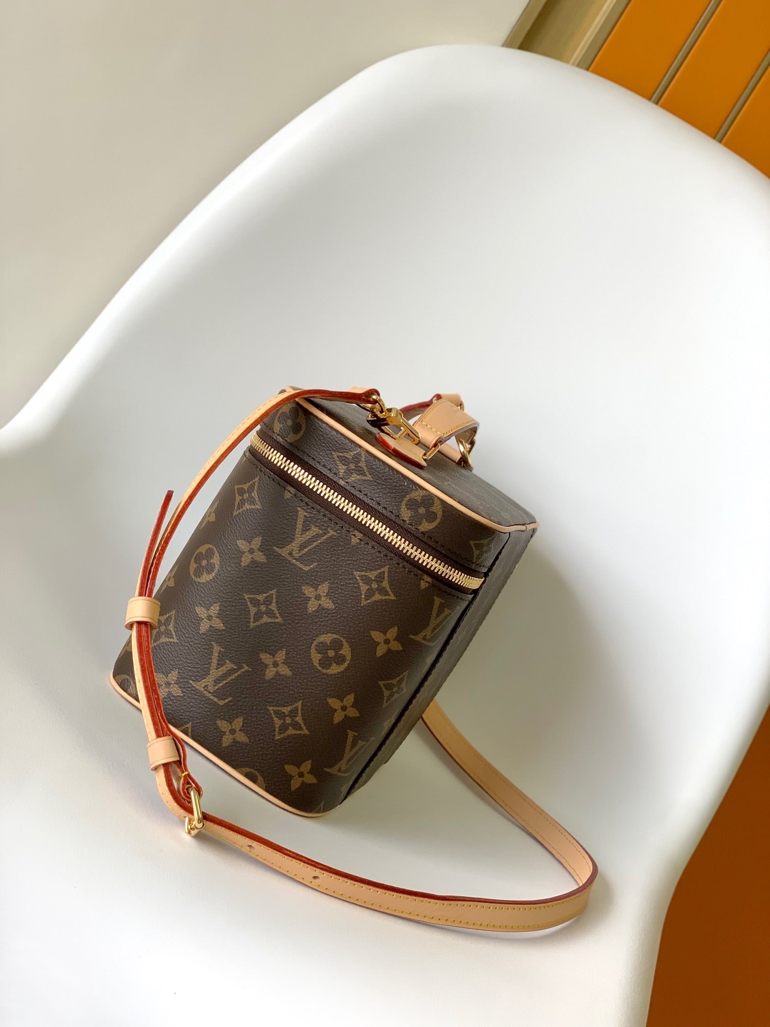 {Style No: BIWQSS93} NICE BB 24 TOILETRY POUCH - Image 3