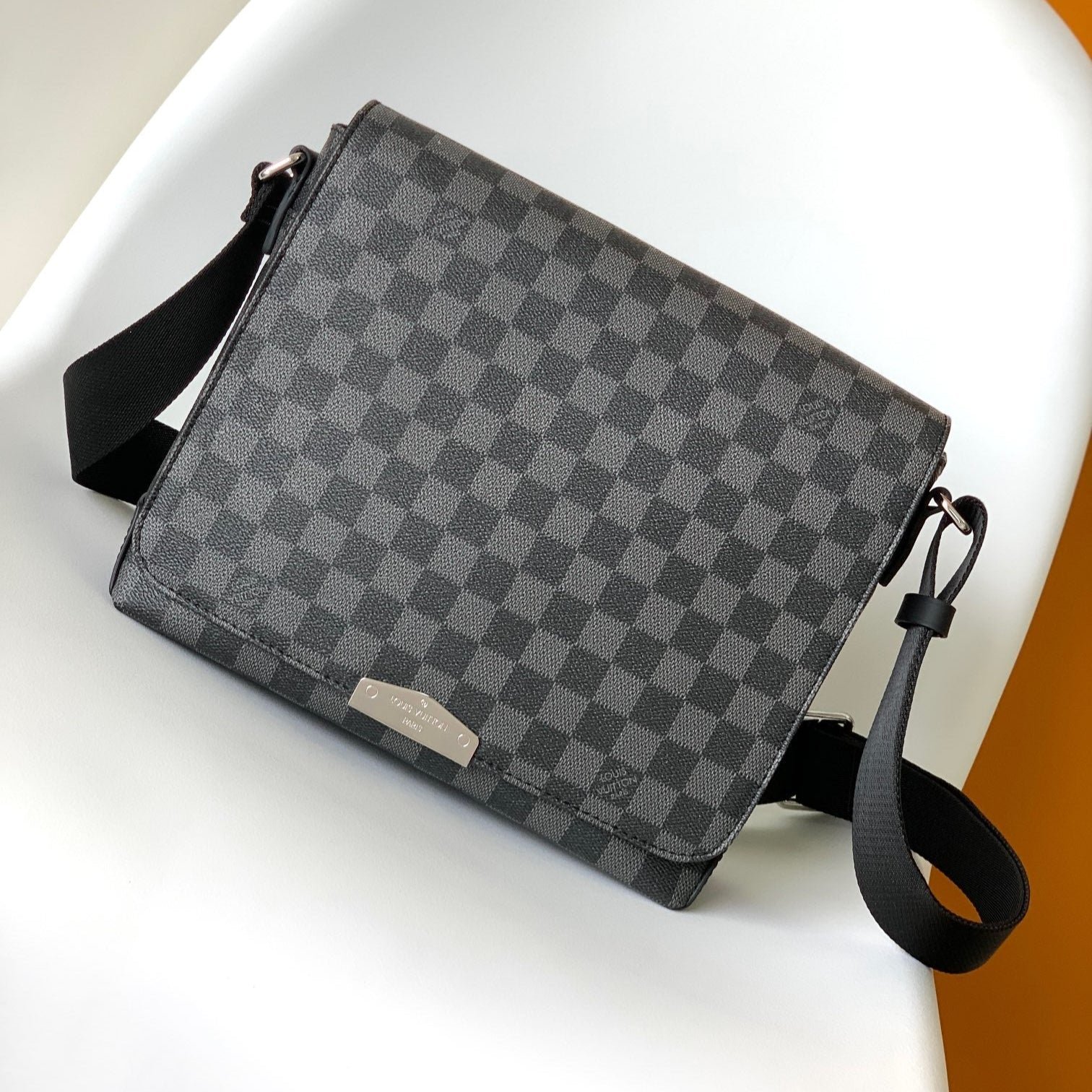 {Style No: U4MWNF4R} LV 25S SMALL DISTRICT CROSSBODY BAG 25 IN BLACK DAMIER GRAPHITE CANVAS AND CALFSKIN