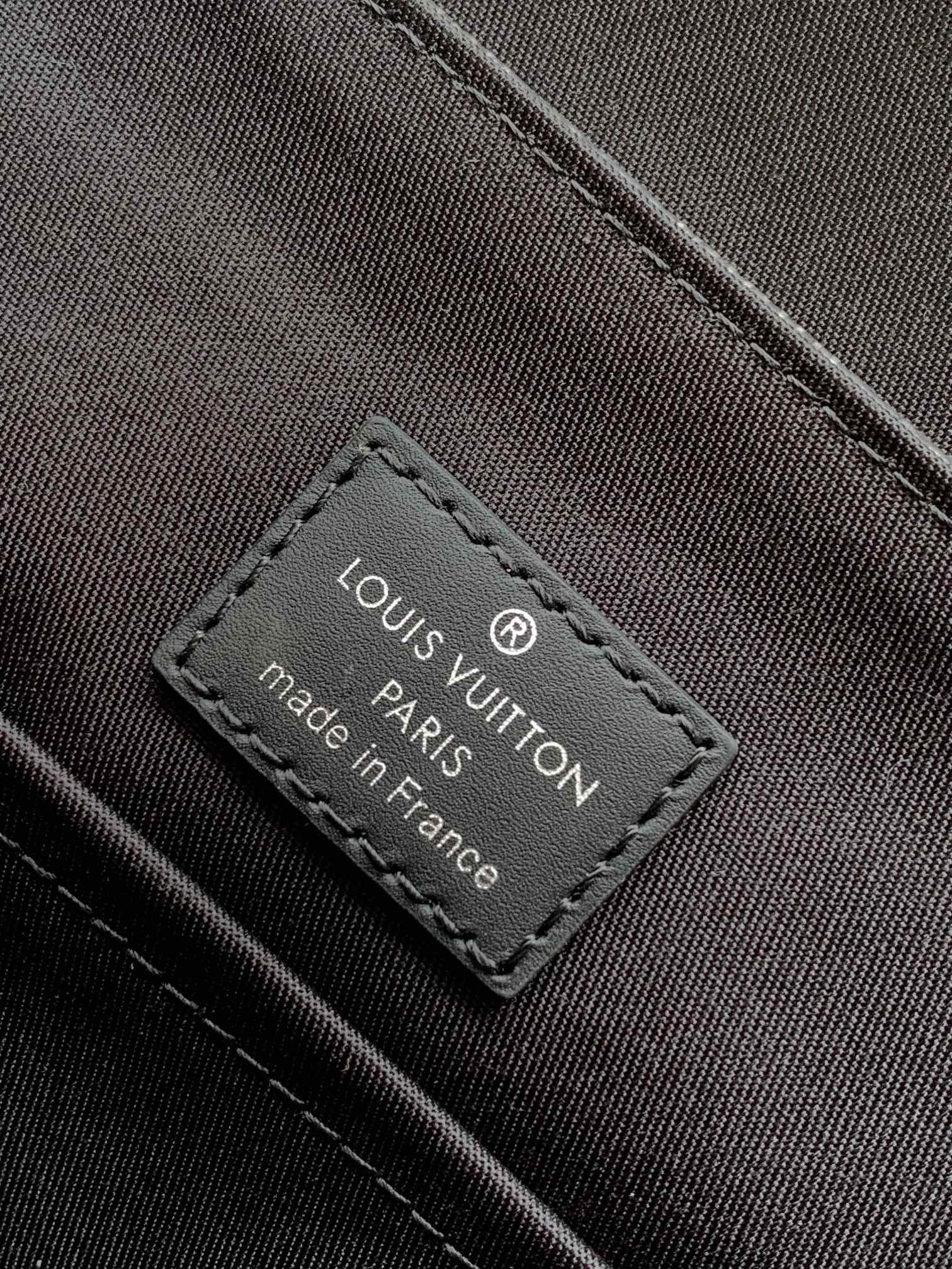 {Style No: U4MWNF4R} LV 25S SMALL DISTRICT CROSSBODY BAG 25 IN BLACK DAMIER GRAPHITE CANVAS AND CALFSKIN - Image 9