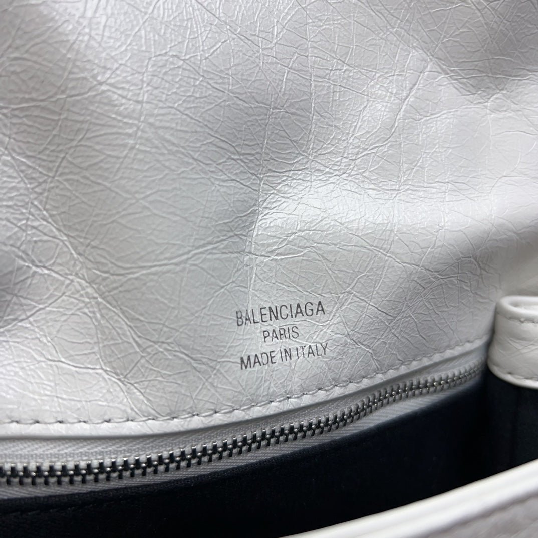 {Style No: DT31NCAT} BB SOFT FLAP BAG 24 IN WHITE PEACH CALFSKIN SILVER HARDWARE - Image 2