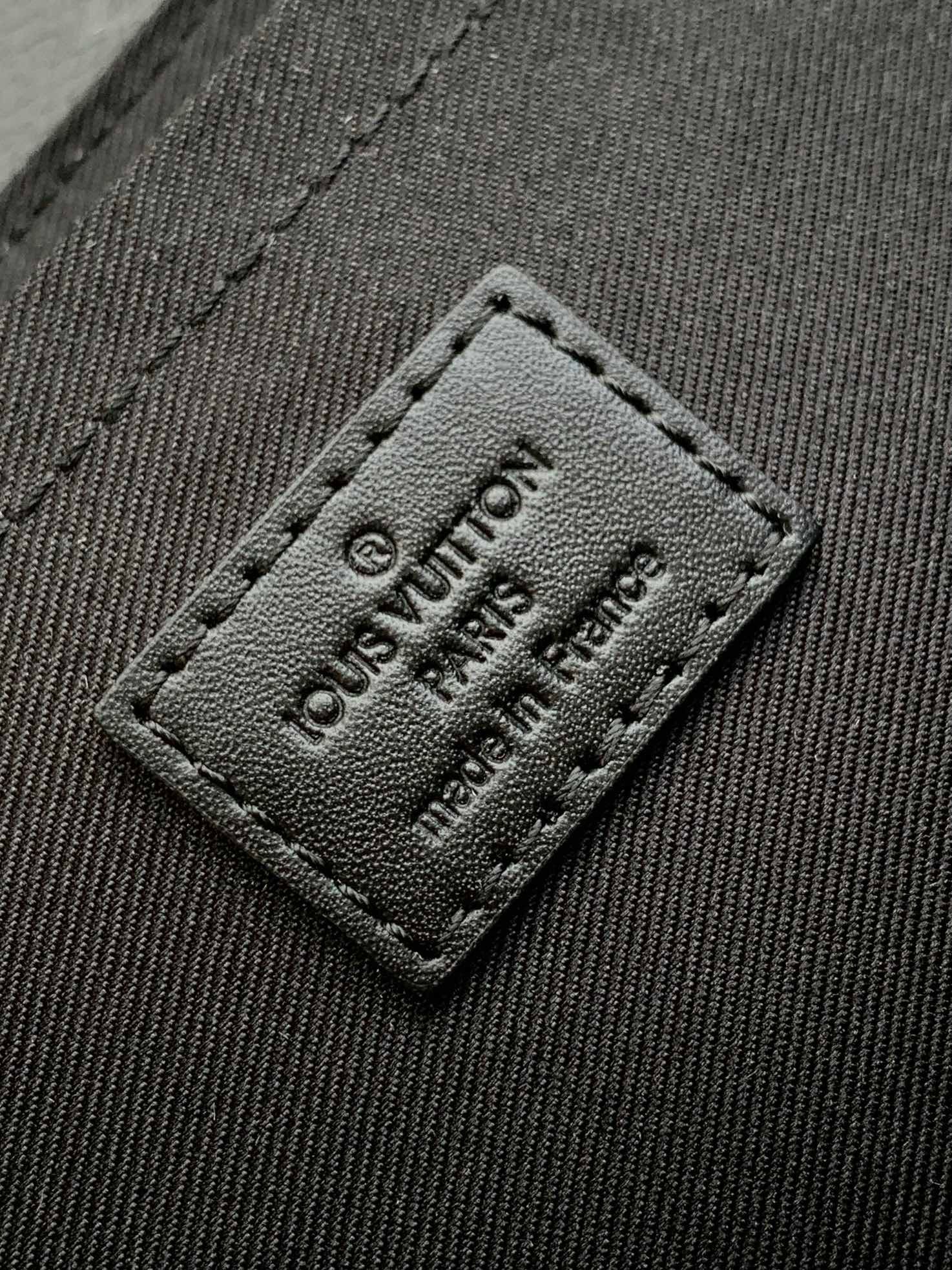{Style No: DEZRM7RX} S-CAPE MESSENGER BAG 28 IN BLACK MONOGRAM ECLIPSE CANVAS - Image 7