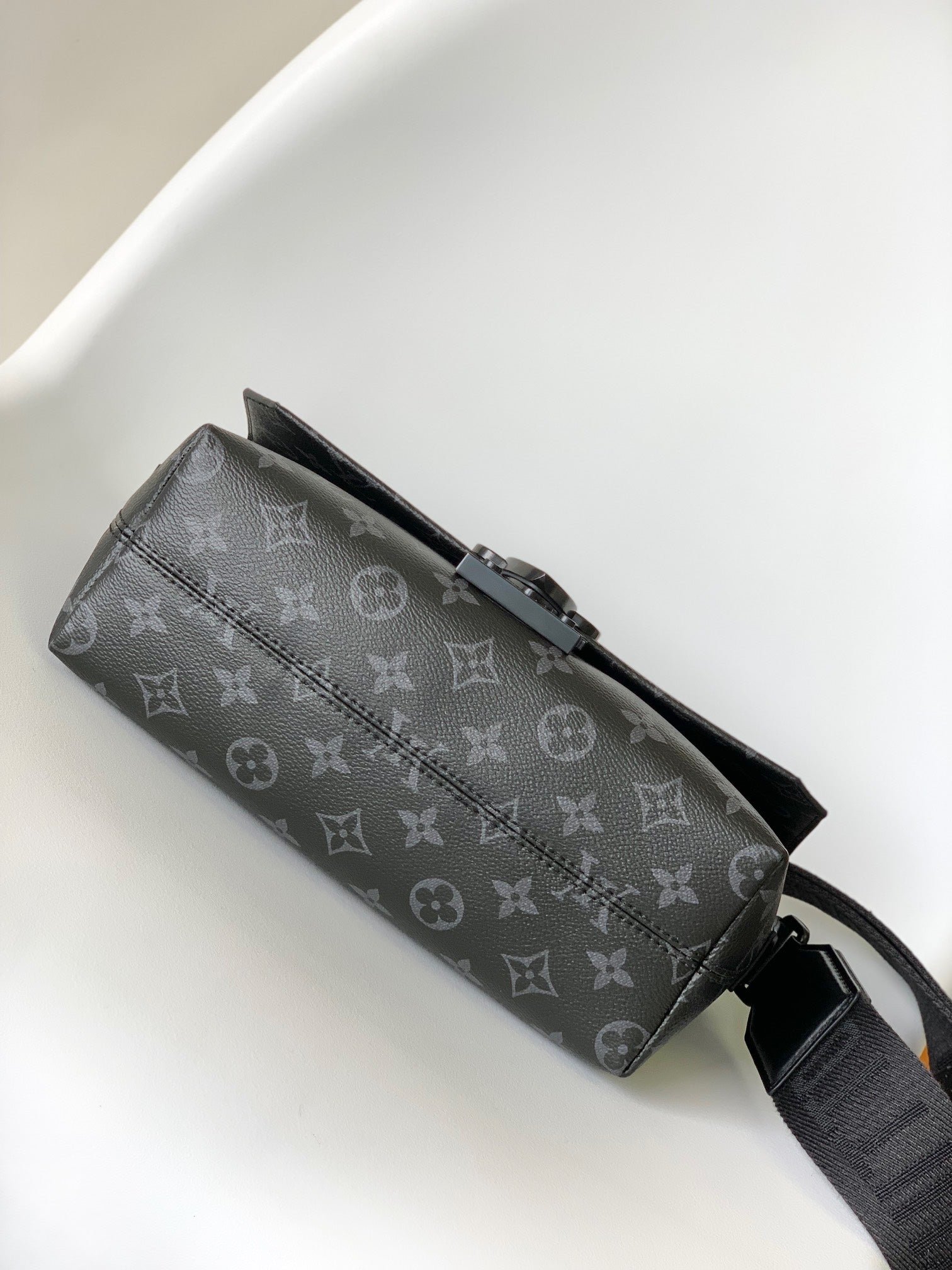 {Style No: DEZRM7RX} S-CAPE MESSENGER BAG 28 IN BLACK MONOGRAM ECLIPSE CANVAS - Image 3