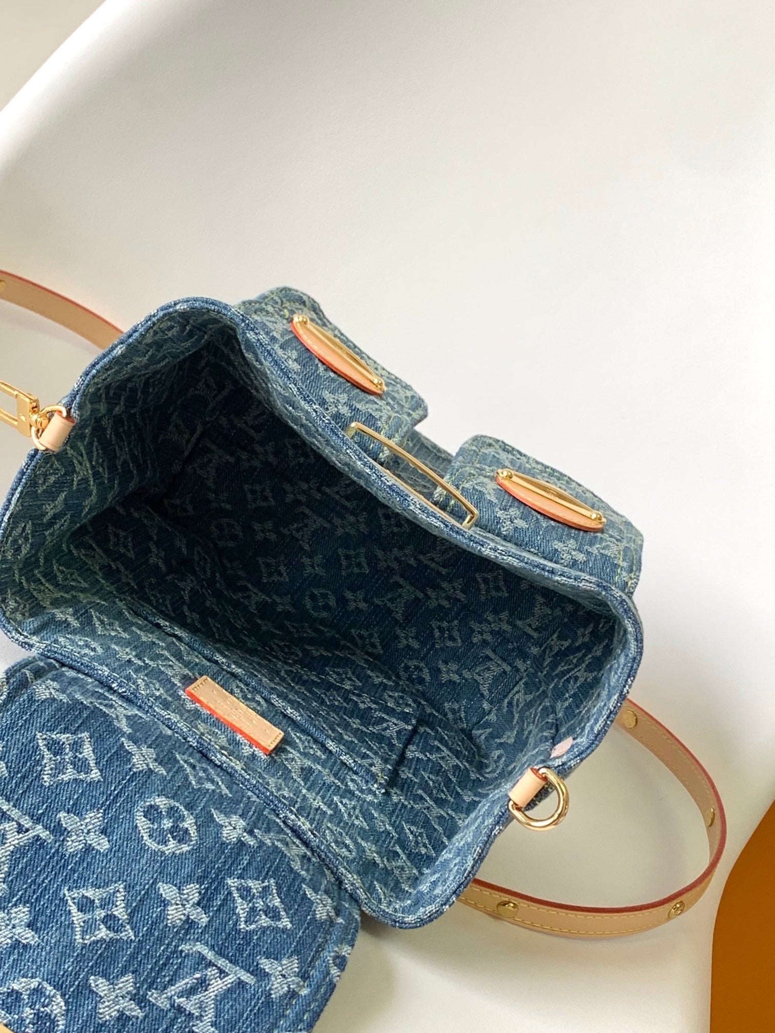 {Style No: UW7UHNBI} VENICE BACKPACK 24 DENIM BLUE - Image 7