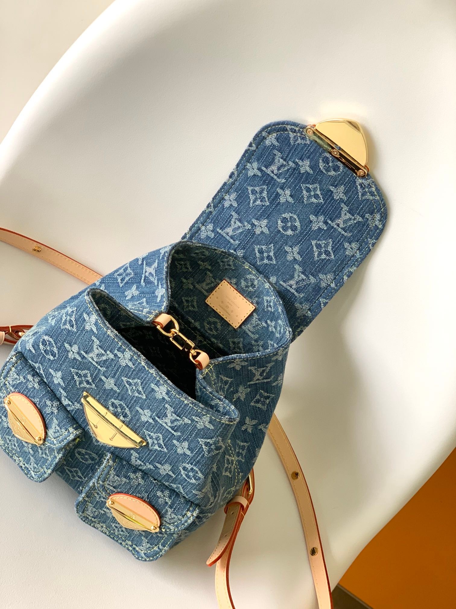 {Style No: UW7UHNBI} VENICE BACKPACK 24 DENIM BLUE - Image 8