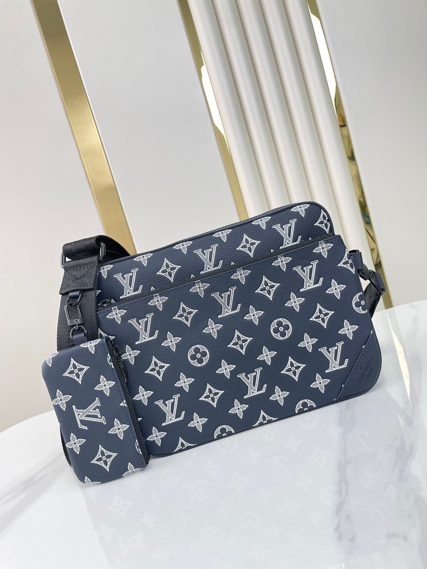 {Style No: L31JR6JR} TRIO MESSENGER 25 IN PRUSSIAN BLUE MONOGRAM SHADOW CALFSKIN - Image 2