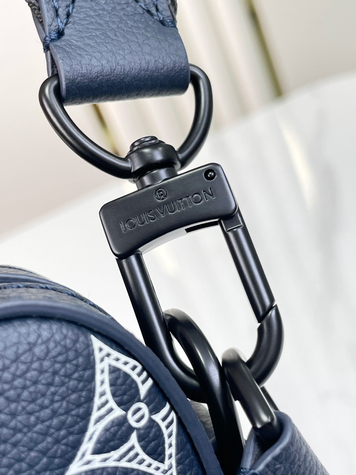 {Style No: L31JR6JR} TRIO MESSENGER 25 IN PRUSSIAN BLUE MONOGRAM SHADOW CALFSKIN - Image 7