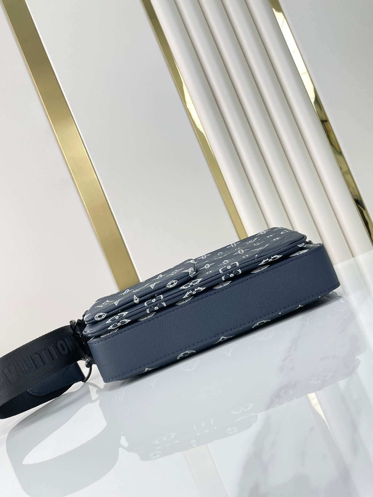 {Style No: L31JR6JR} TRIO MESSENGER 25 IN PRUSSIAN BLUE MONOGRAM SHADOW CALFSKIN - Image 9
