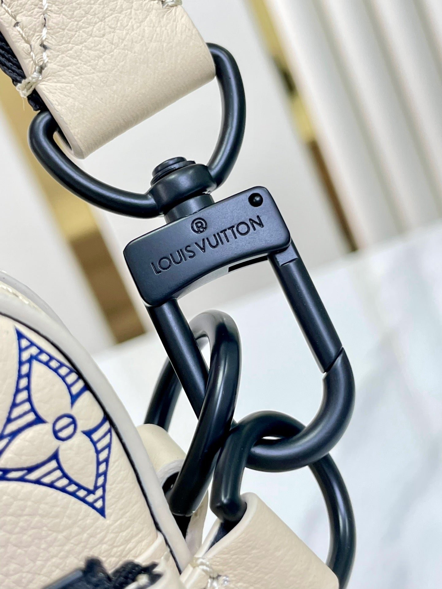 {Style No: 5QCM72LF} TRIO MESSENGER 25 IN CREAM BLUE MONOGRAM SHADOW CALFSKIN - Image 4