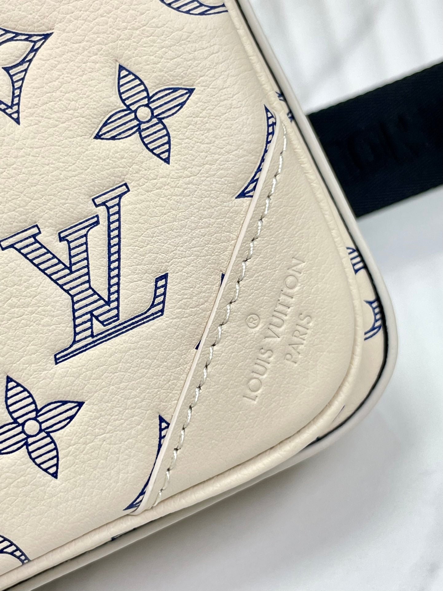 {Style No: 5QCM72LF} TRIO MESSENGER 25 IN CREAM BLUE MONOGRAM SHADOW CALFSKIN - Image 2
