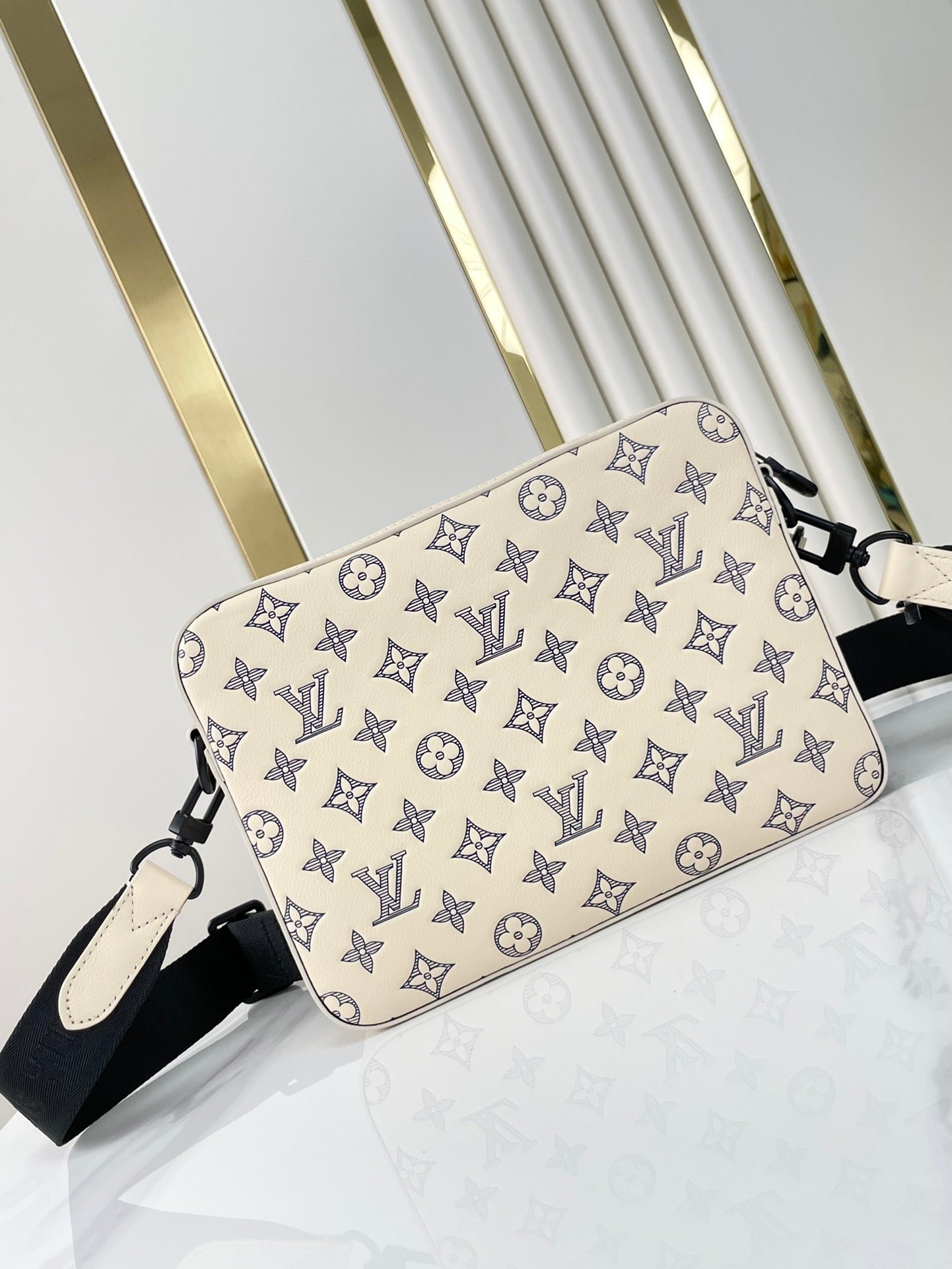 {Style No: 5QCM72LF} TRIO MESSENGER 25 IN CREAM BLUE MONOGRAM SHADOW CALFSKIN - Image 6