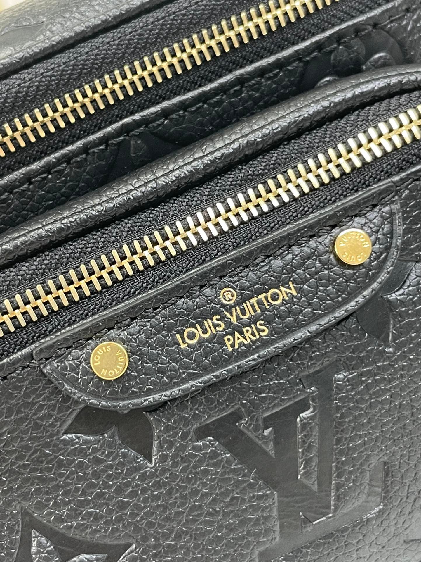 {Style No: ZZ5PQAGK} MINI BUMBAG 17 IN BLACK MONOGRAM EMPREINTE LEATHER GOLD HARDWARE - Image 8