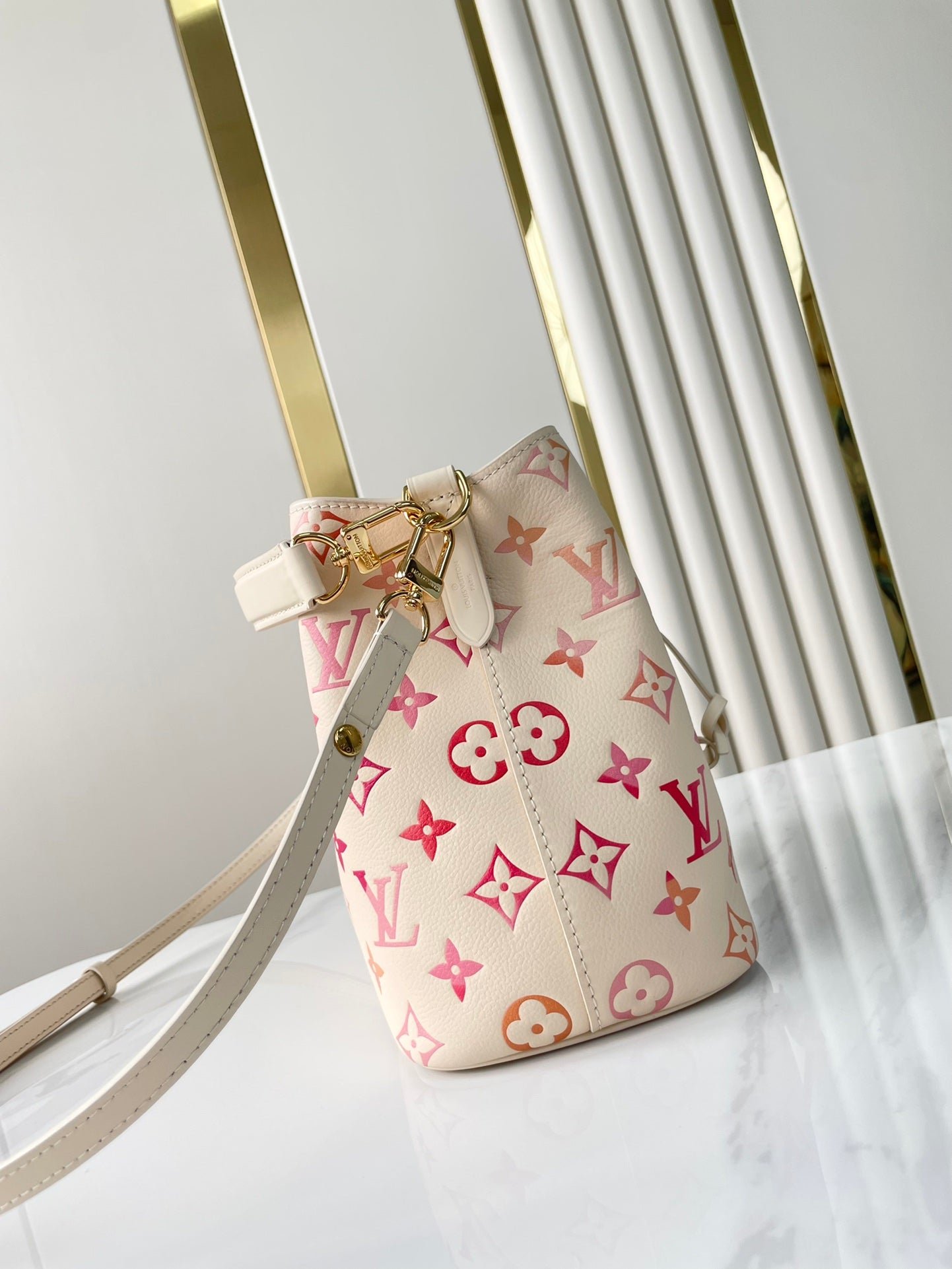 {Style No: RS3WJOC6} NÉONOÉ BB 20 IN SUNRISE AQUARELLE MONOGRAM EMPREINTE LEATHER - Image 3