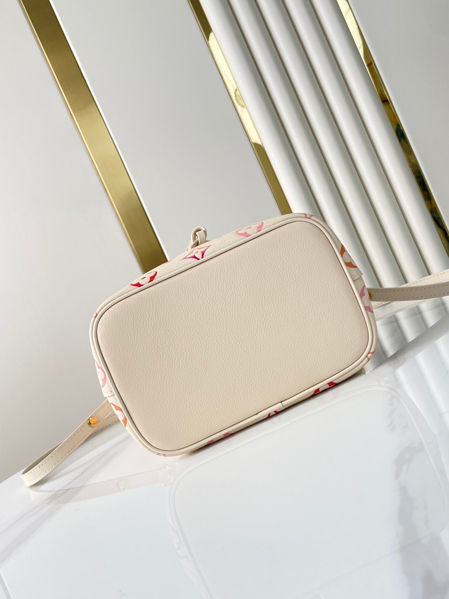 {Style No: RS3WJOC6} NÉONOÉ BB 20 IN SUNRISE AQUARELLE MONOGRAM EMPREINTE LEATHER - Image 4