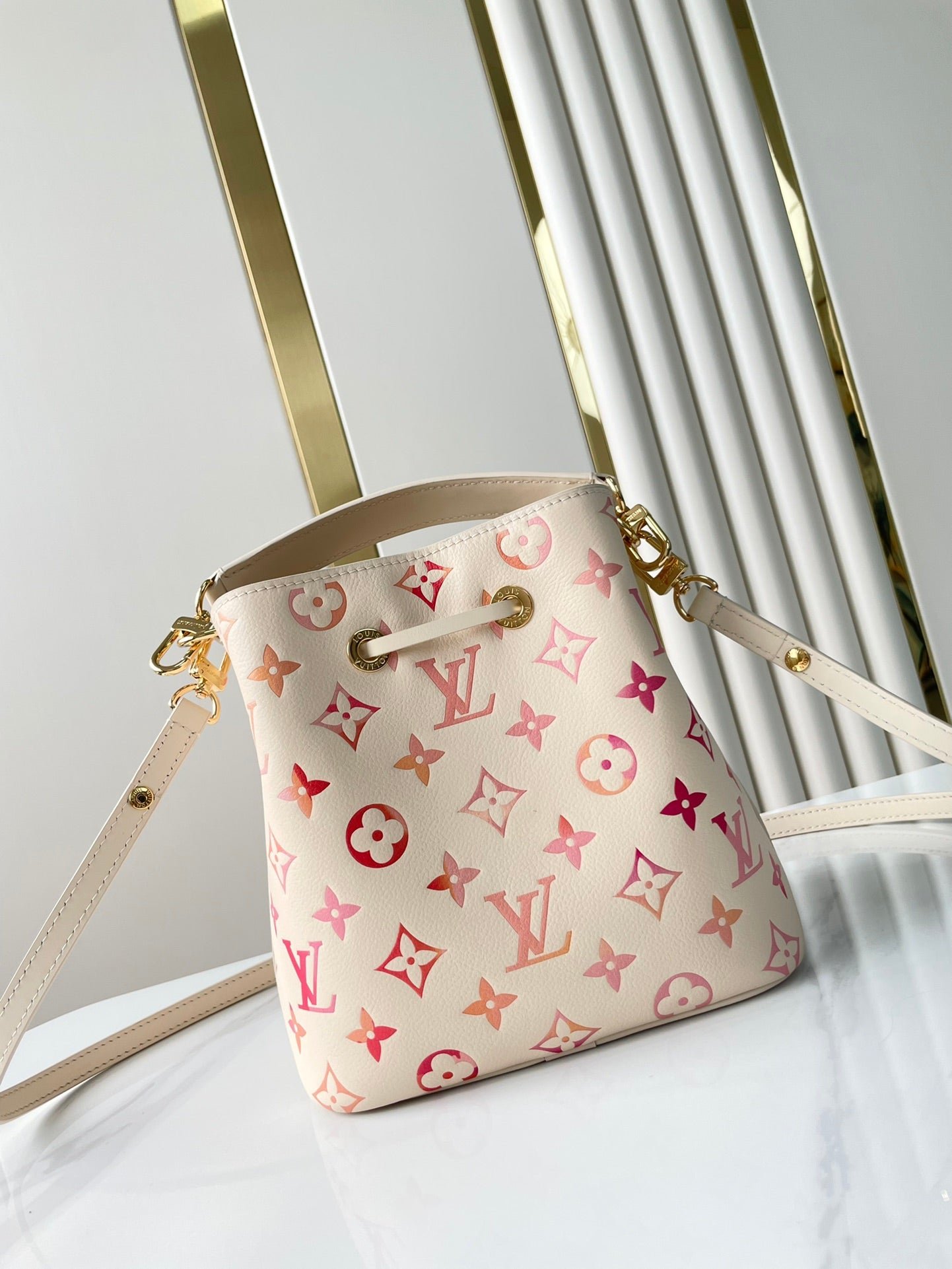 {Style No: RS3WJOC6} NÉONOÉ BB 20 IN SUNRISE AQUARELLE MONOGRAM EMPREINTE LEATHER - Image 5