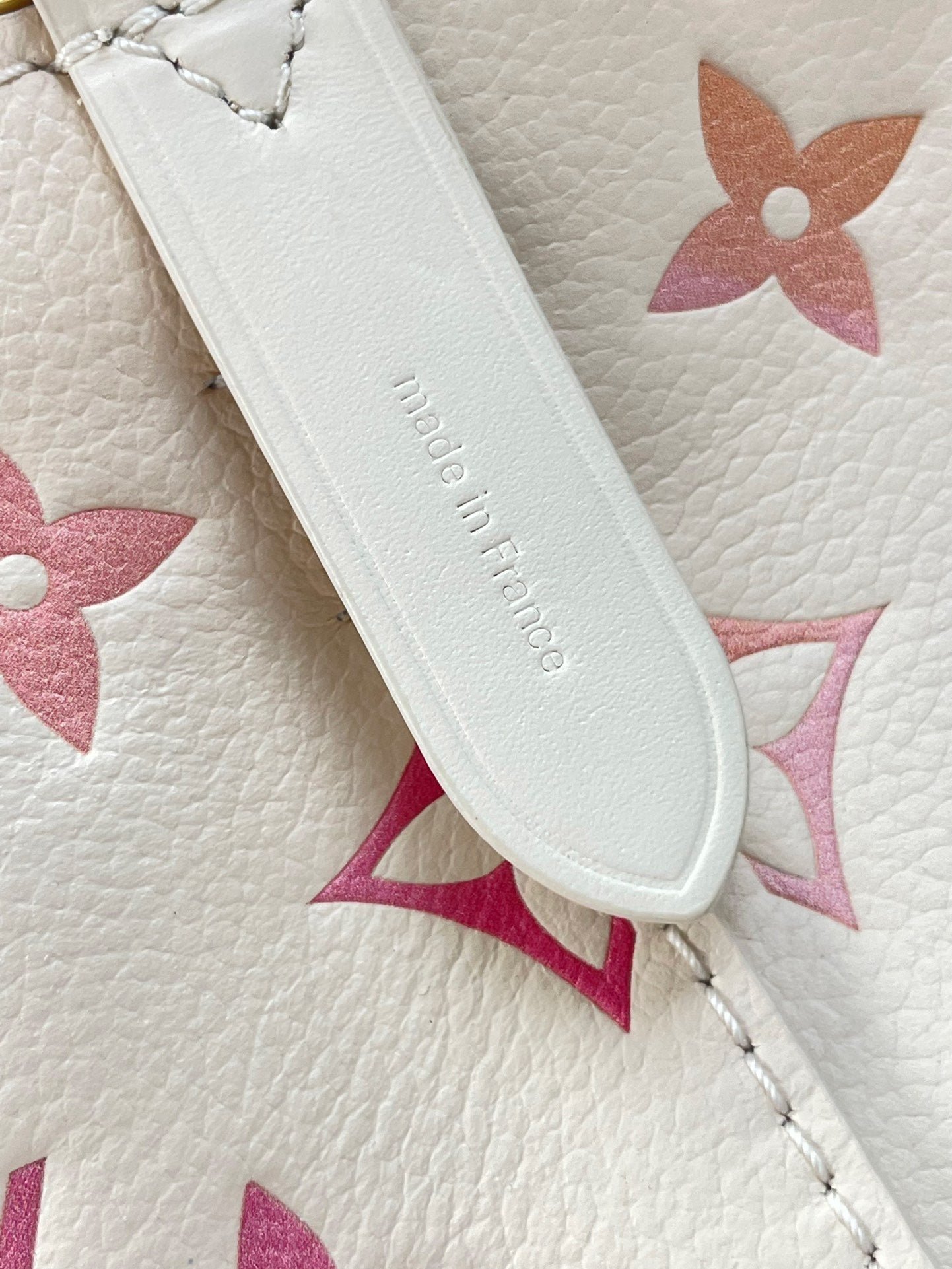{Style No: RS3WJOC6} NÉONOÉ BB 20 IN SUNRISE AQUARELLE MONOGRAM EMPREINTE LEATHER - Image 6