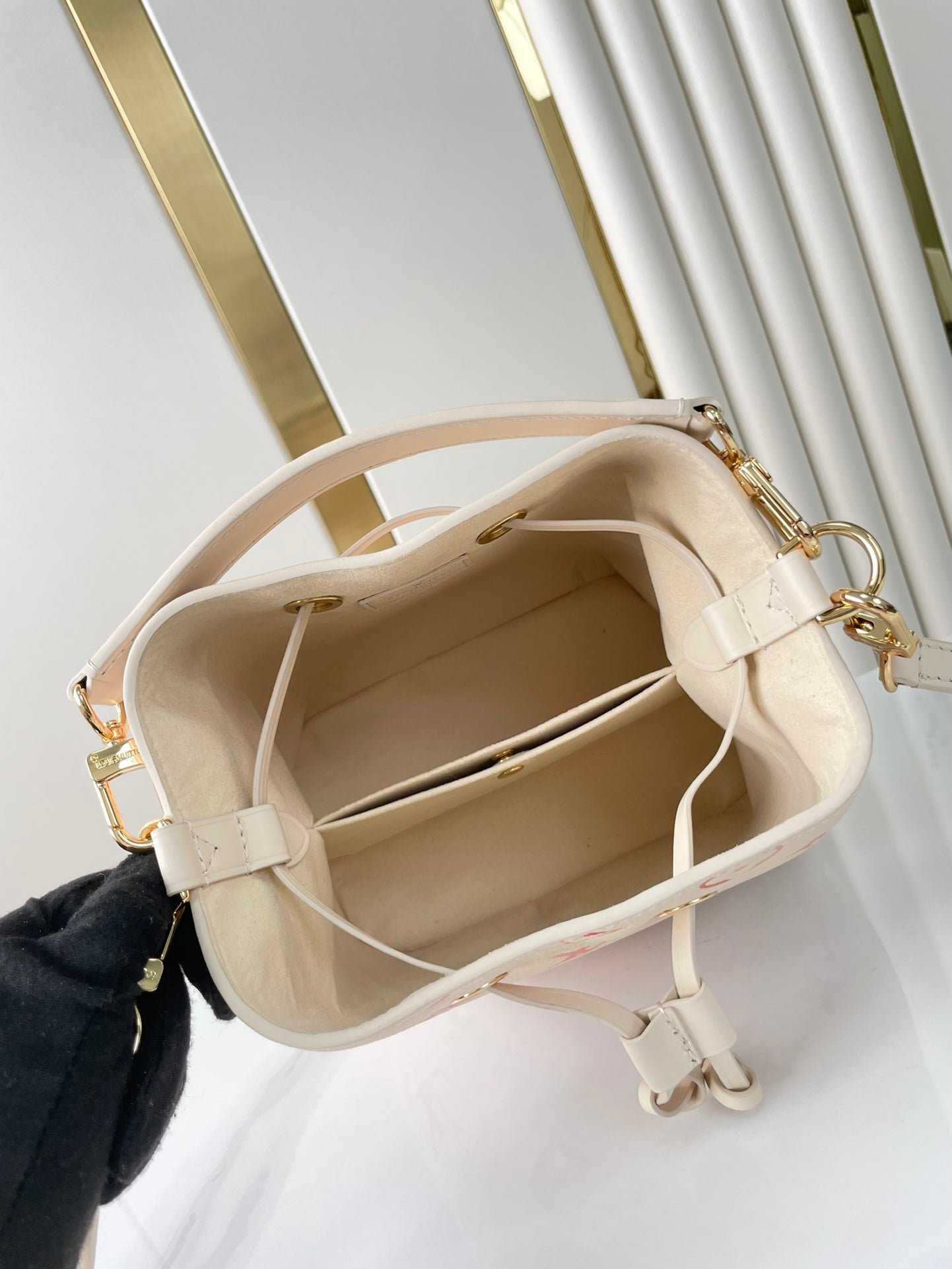{Style No: RS3WJOC6} NÉONOÉ BB 20 IN SUNRISE AQUARELLE MONOGRAM EMPREINTE LEATHER - Image 7