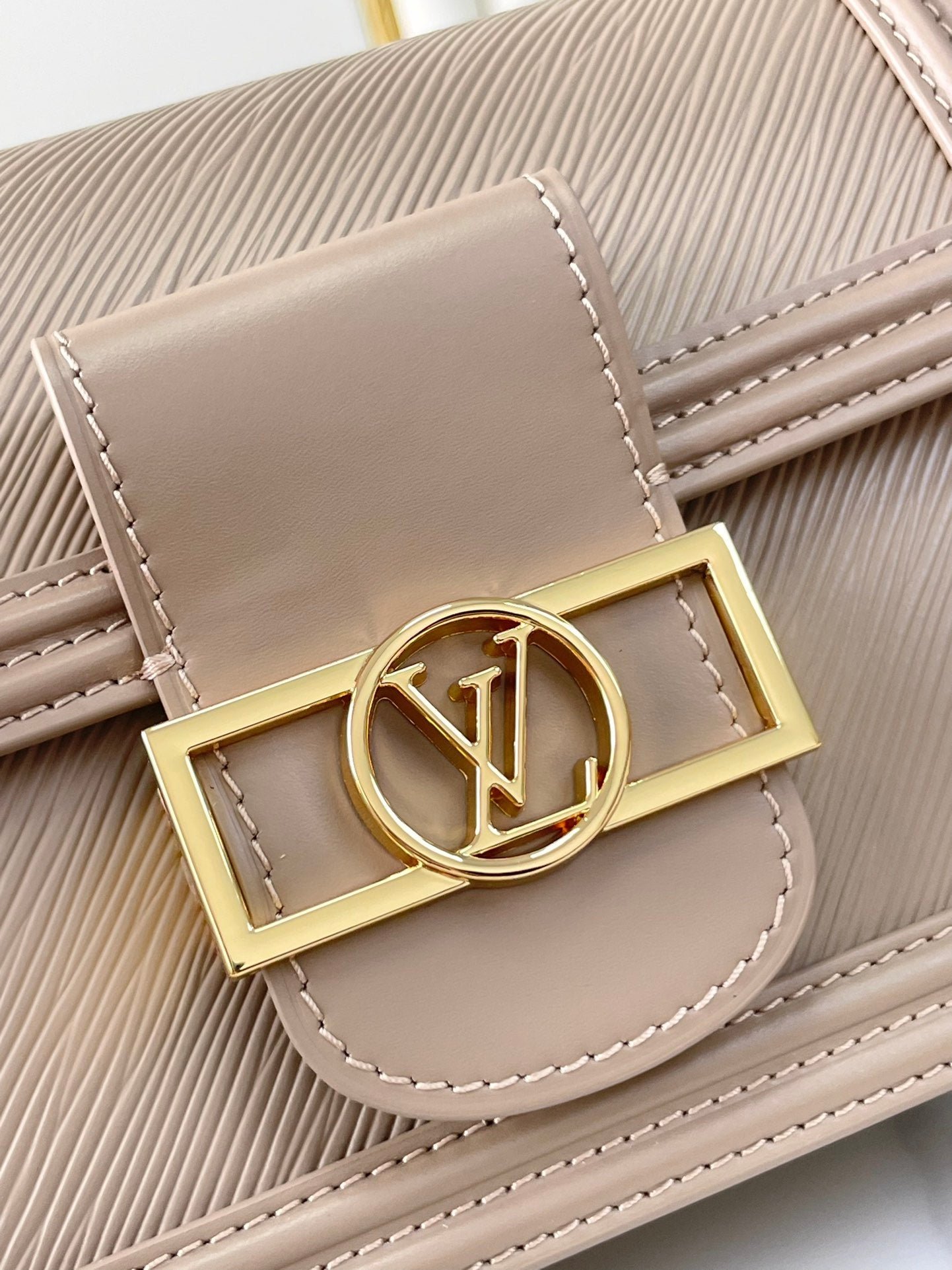 {Style No: CF935EO9} DAUPHINE MINI 20 IN MEDIUM BROWN EPI GRAINED CALFSKIN GOLD HARDWARE - Image 5