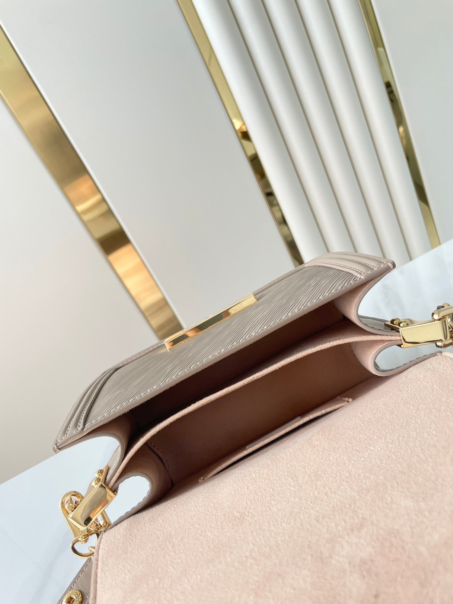 {Style No: CF935EO9} DAUPHINE MINI 20 IN MEDIUM BROWN EPI GRAINED CALFSKIN GOLD HARDWARE - Image 8