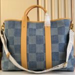 {Style No: 4UHZQE9O} WEEKEND TOTE BAG 43 IN BLUE DAMIER DENIM 3D