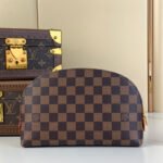 {Style No: 7IB3SOLI} COSMETIC POUCH 22 IN BROWN DAMIER EBENE CANVAS