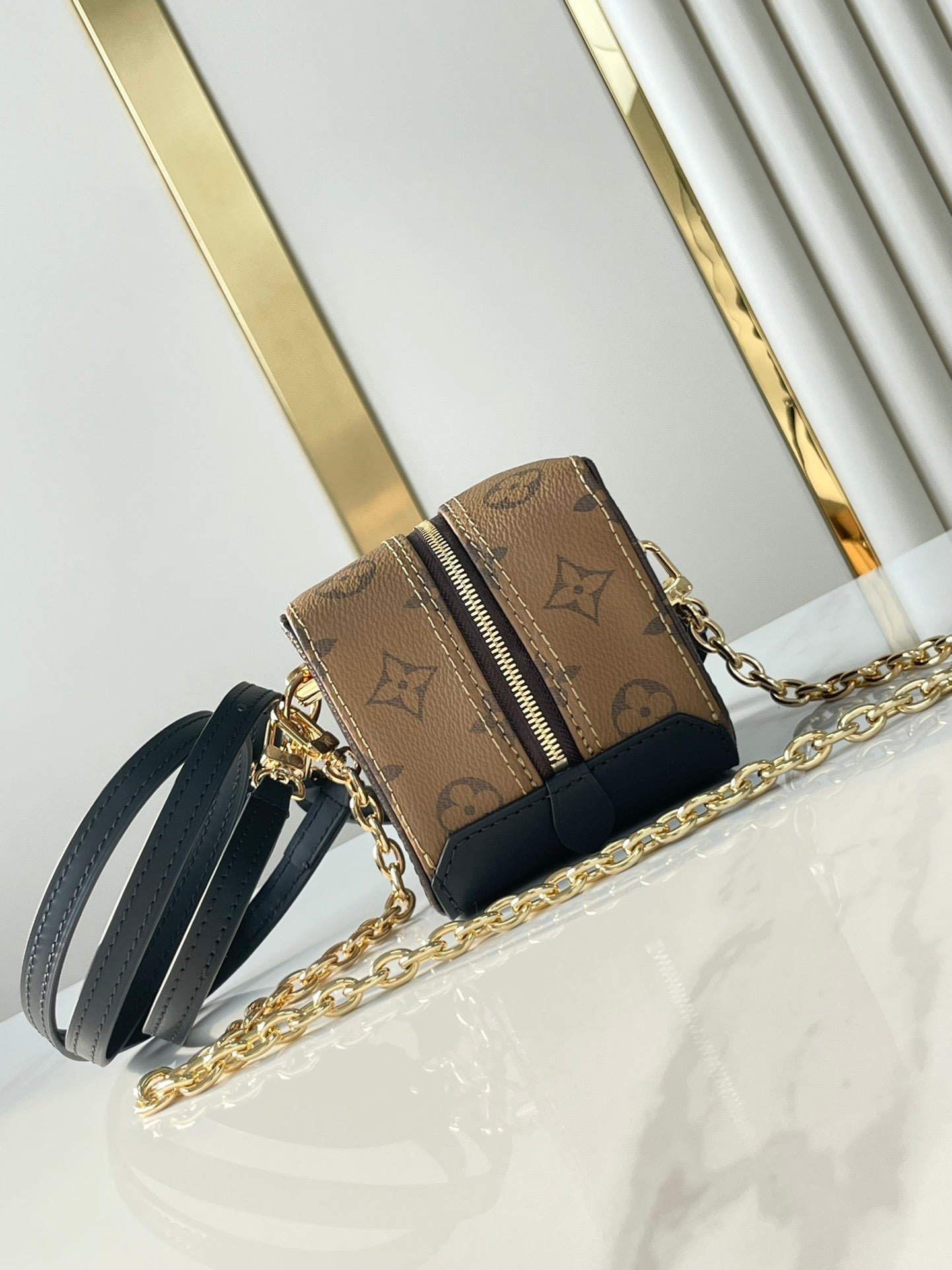 {Style No: JYUUUVSG} DICE 9 IN BROWN MONOGRAM AND MONOGRAM REVERSE CANVAS GOLD HARDWARE - Image 3