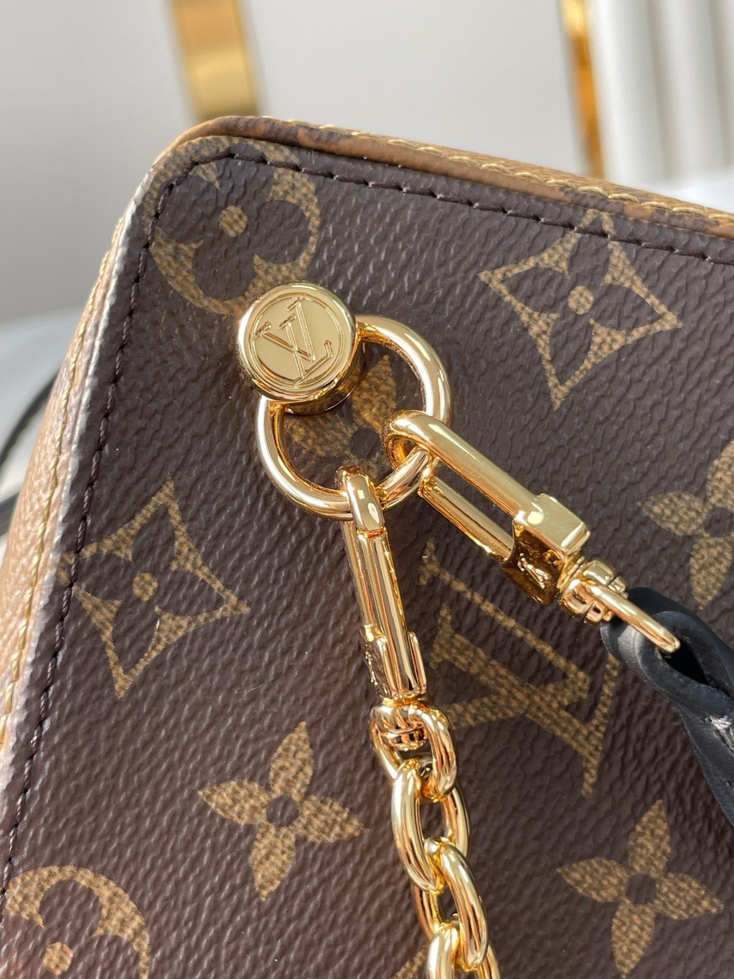 {Style No: JYUUUVSG} DICE 9 IN BROWN MONOGRAM AND MONOGRAM REVERSE CANVAS GOLD HARDWARE - Image 6