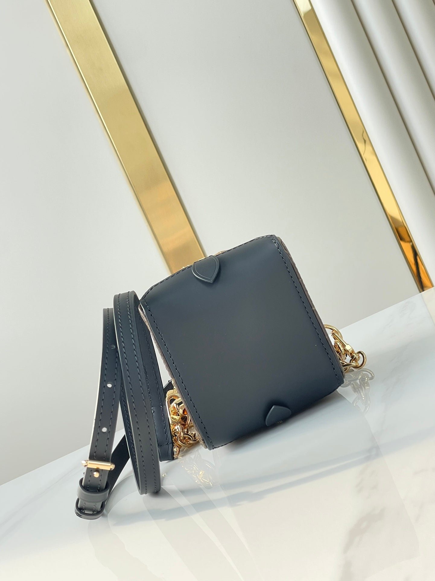 {Style No: JYUUUVSG} DICE 9 IN BROWN MONOGRAM AND MONOGRAM REVERSE CANVAS GOLD HARDWARE - Image 7