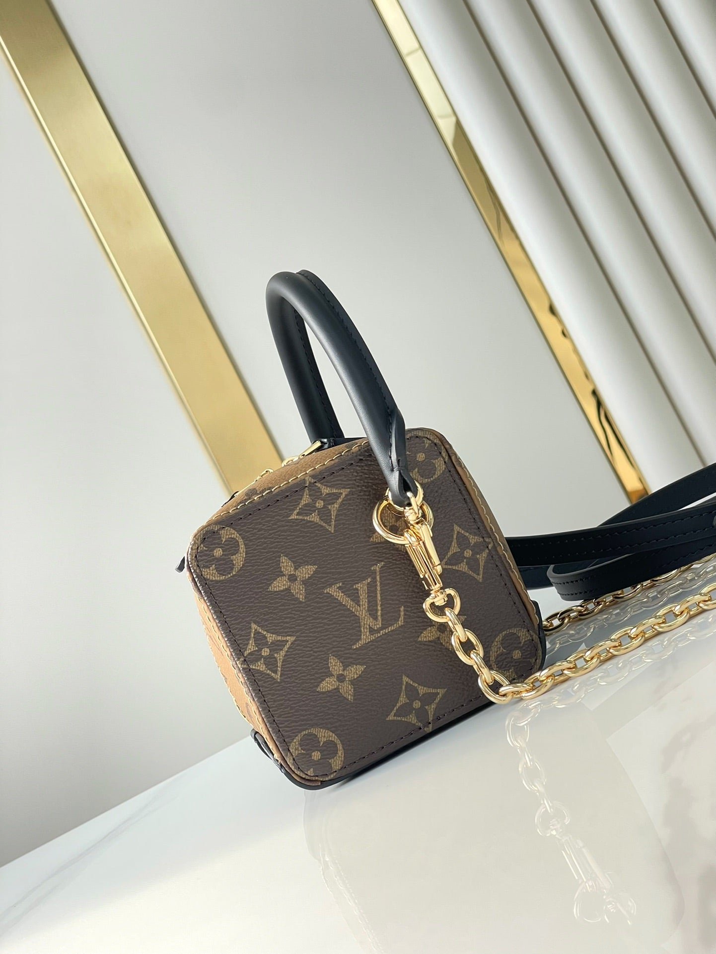 {Style No: JYUUUVSG} DICE 9 IN BROWN MONOGRAM AND MONOGRAM REVERSE CANVAS GOLD HARDWARE - Image 8