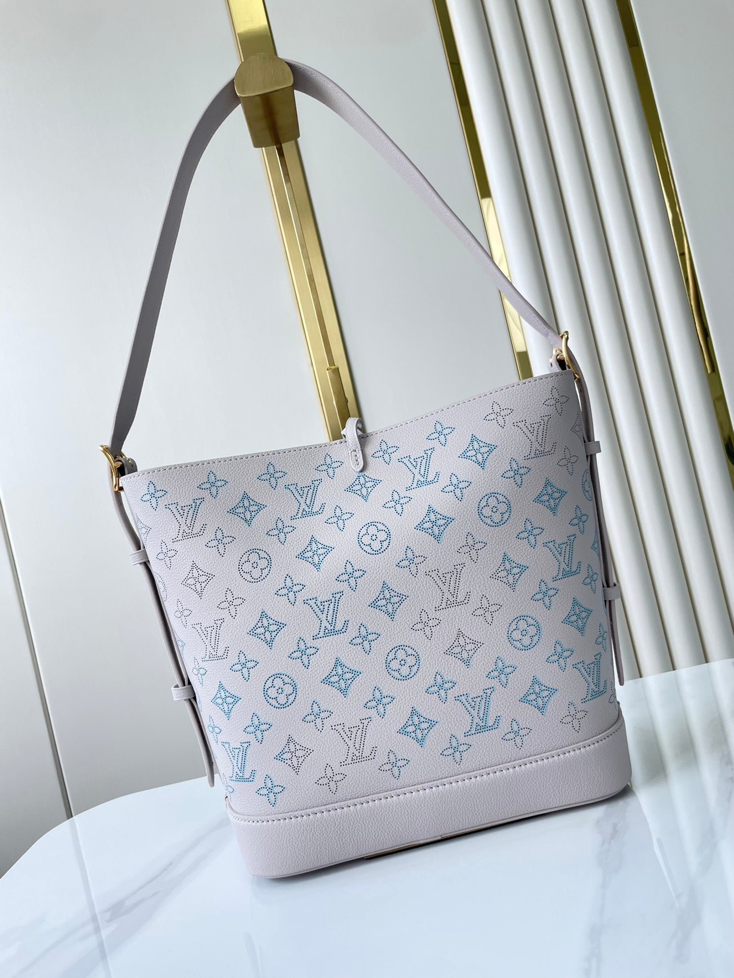 {Style No: P2W3NAZ4} FLORE 28 IN WHITE PERFORATED CALFSKIN - Image 2
