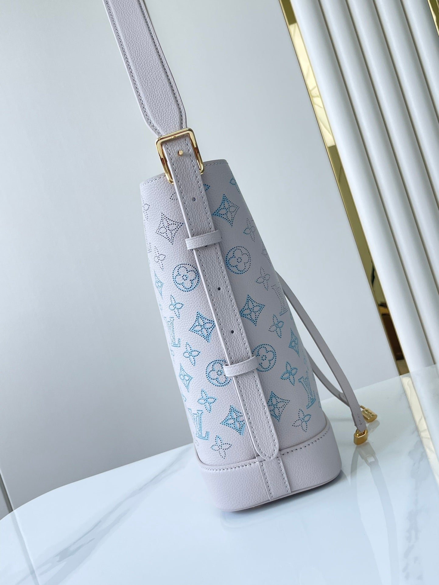 {Style No: P2W3NAZ4} FLORE 28 IN WHITE PERFORATED CALFSKIN - Image 3