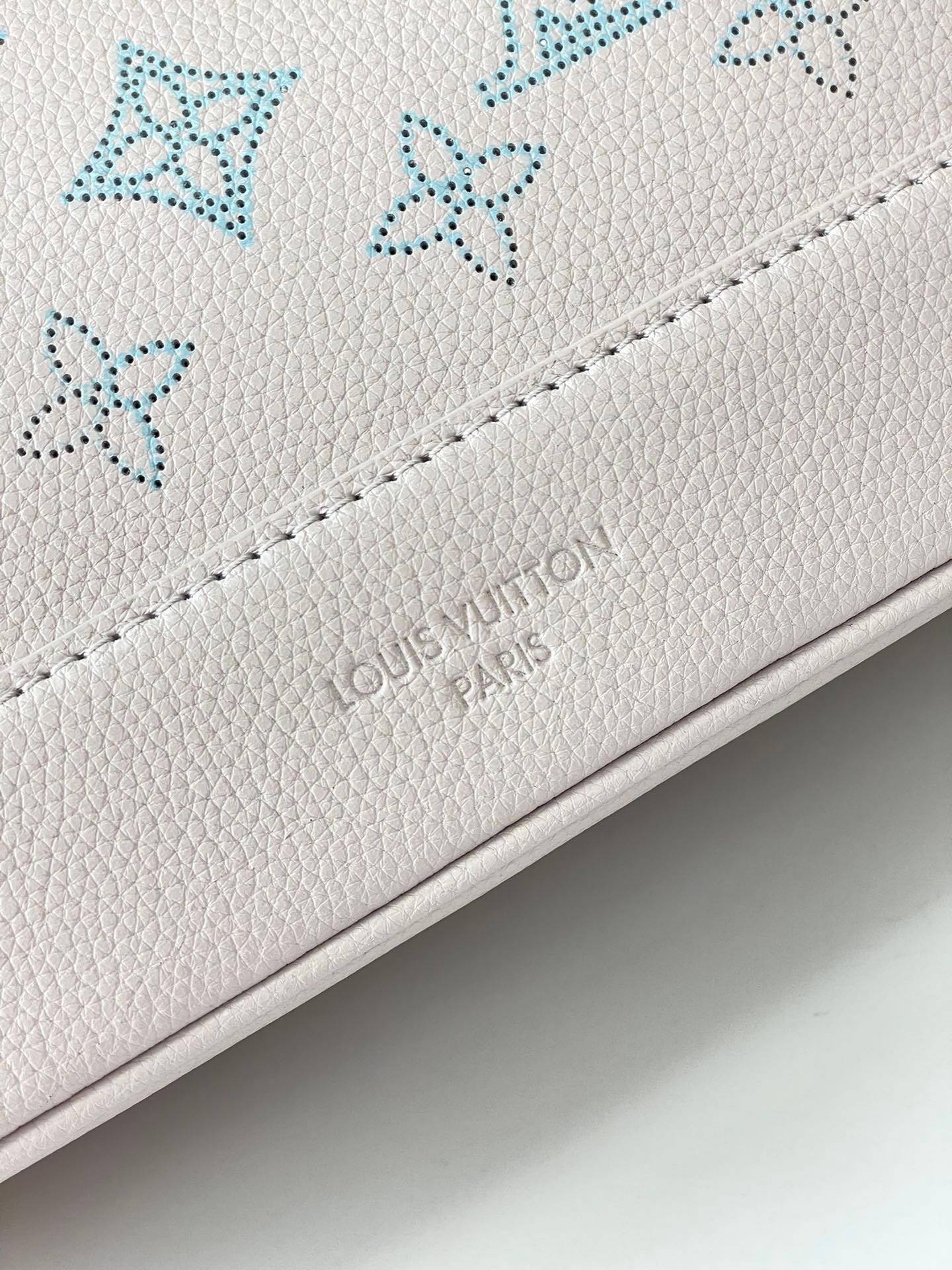 {Style No: P2W3NAZ4} FLORE 28 IN WHITE PERFORATED CALFSKIN - Image 5