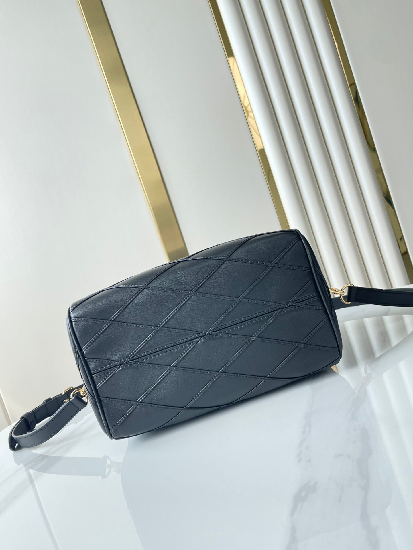 {Style No: 4OOKSP8S} SPEEDY BANDOULIÈRE 25 WITH CRISS CROSS PATTERN IN BLACK LAMBSKIN - Image 7