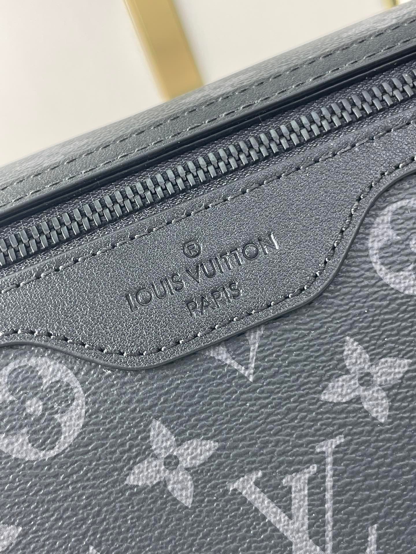 {Style No: 5N5O1G4N} MESSENGER VOYAGER PM 33 IN GUN METAL MONOGRAM ECLIPSE CANVAS - Image 3