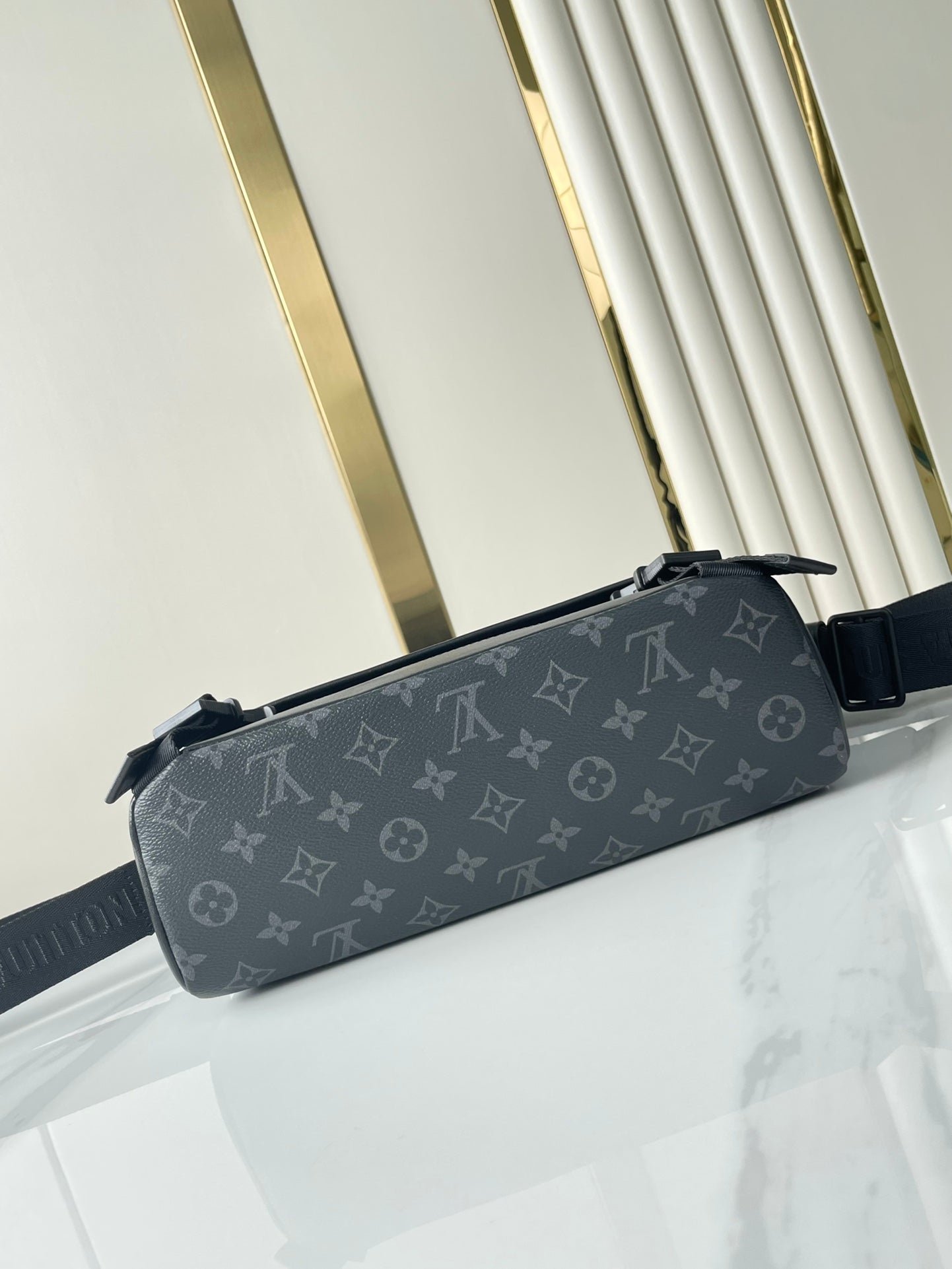 {Style No: 5N5O1G4N} MESSENGER VOYAGER PM 33 IN GUN METAL MONOGRAM ECLIPSE CANVAS - Image 4