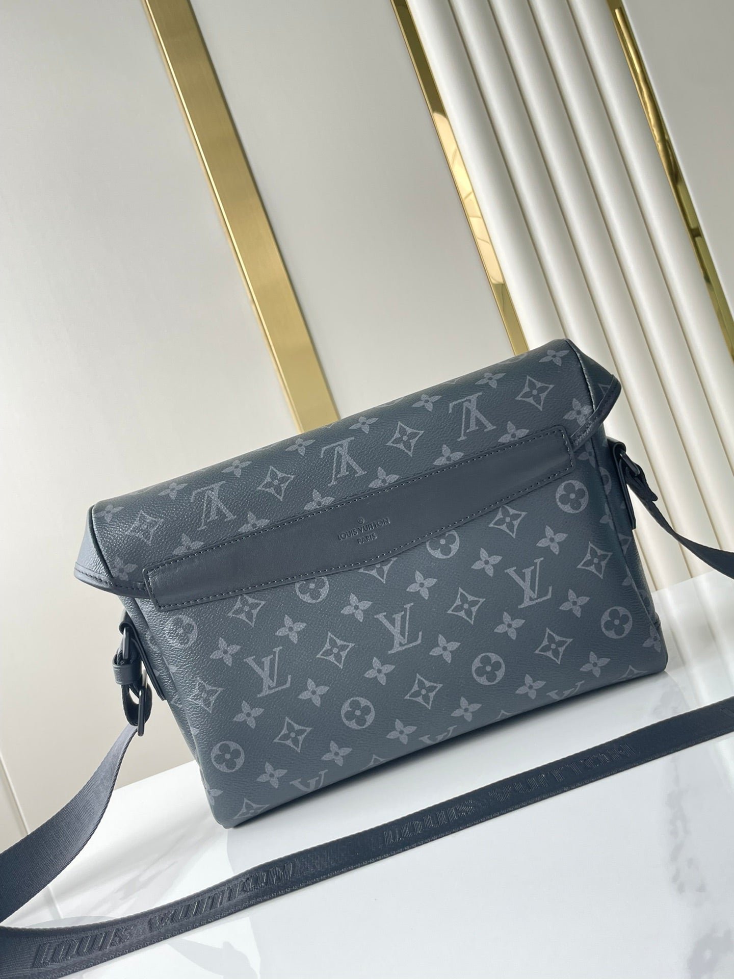 {Style No: 5N5O1G4N} MESSENGER VOYAGER PM 33 IN GUN METAL MONOGRAM ECLIPSE CANVAS - Image 8