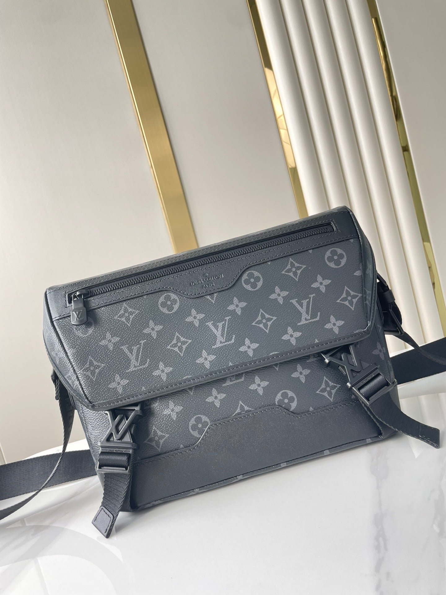 {Style No: 5N5O1G4N} MESSENGER VOYAGER PM 33 IN GUN METAL MONOGRAM ECLIPSE CANVAS - Image 9