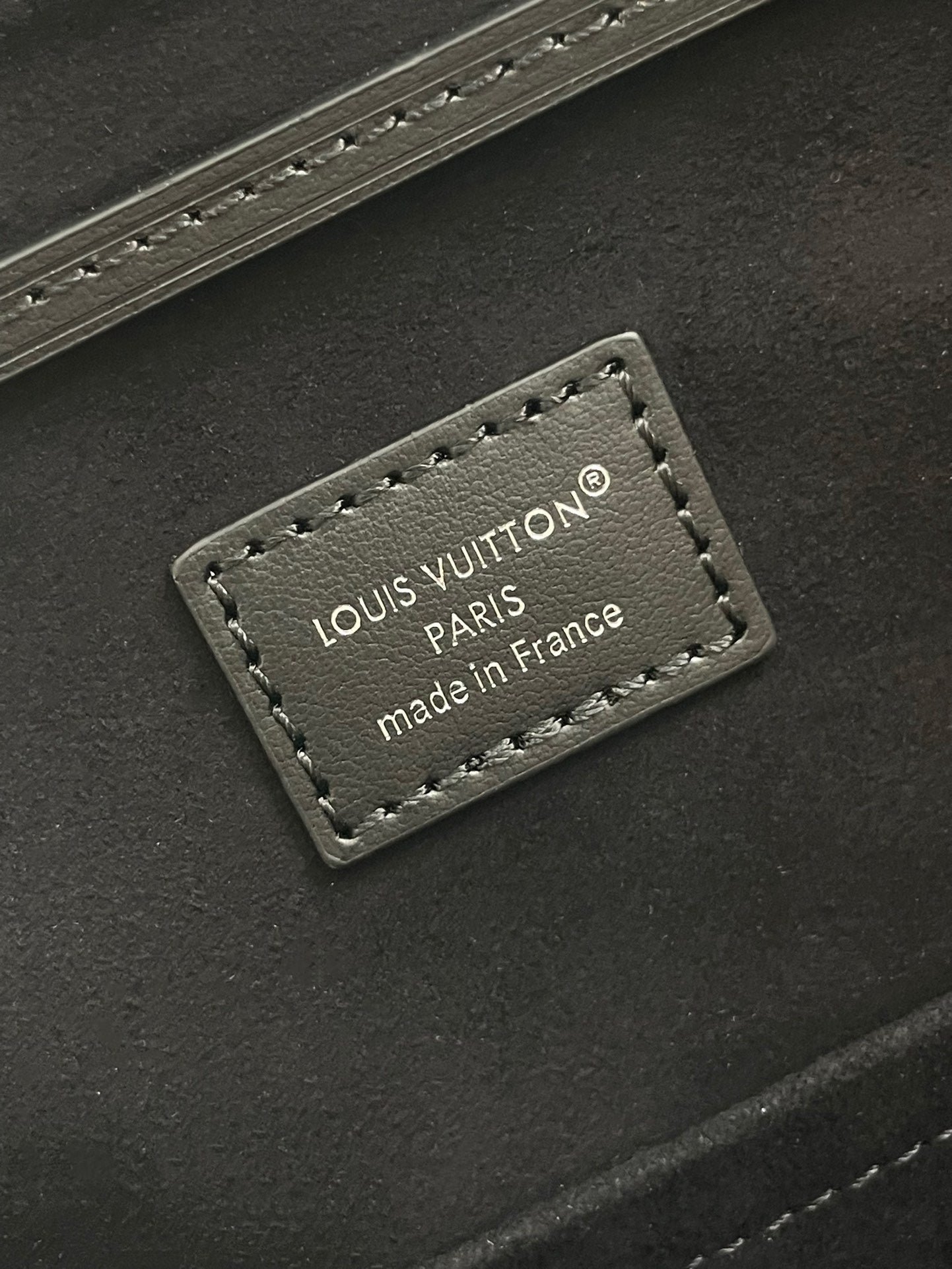 {Style No: 55VBI21T} MONTSOURIS VIBE PM BACKPACK 30 IN BLACK LAMBSKIN SILVER CHAIN - Image 3