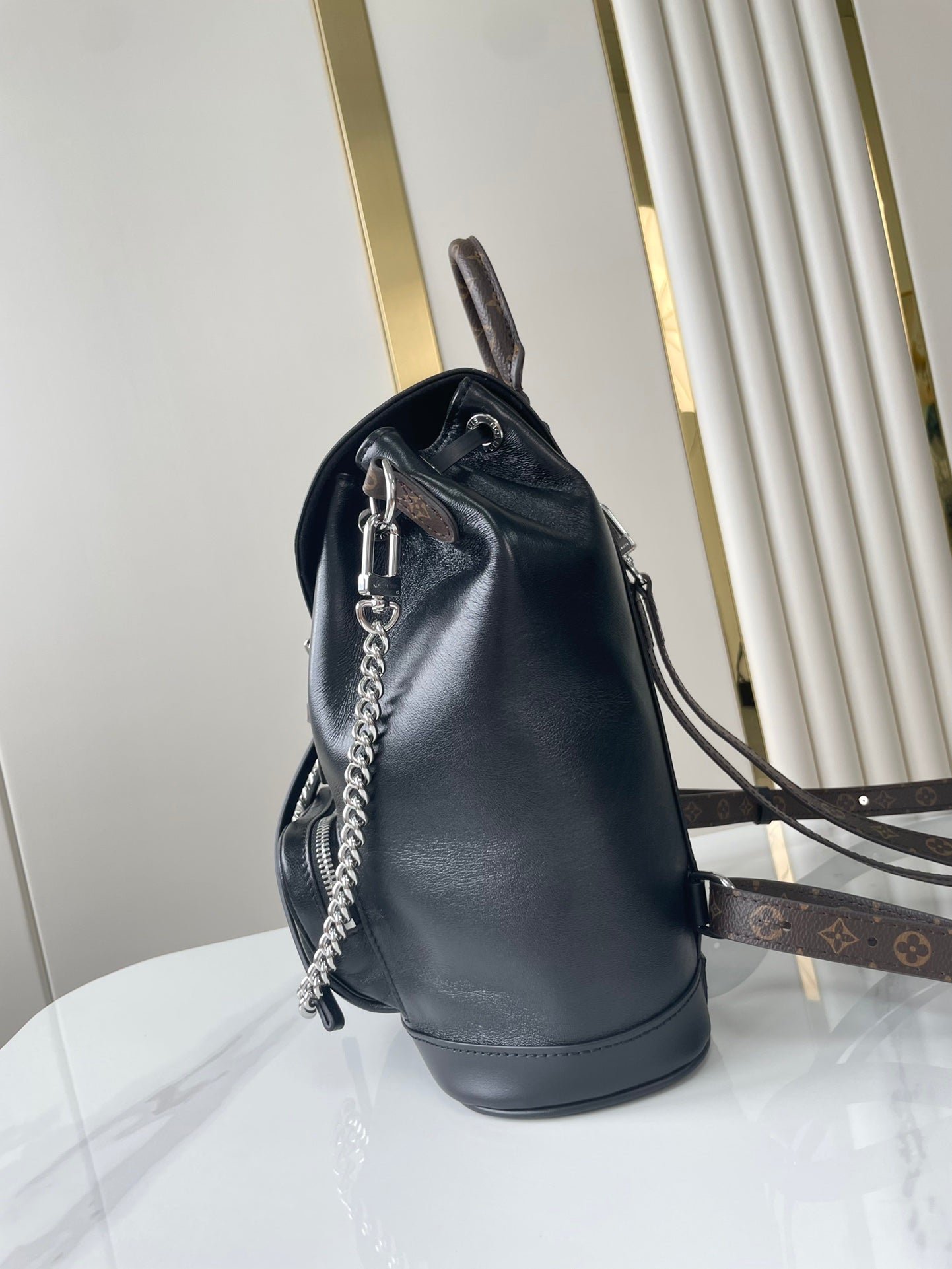 {Style No: 55VBI21T} MONTSOURIS VIBE PM BACKPACK 30 IN BLACK LAMBSKIN SILVER CHAIN - Image 5