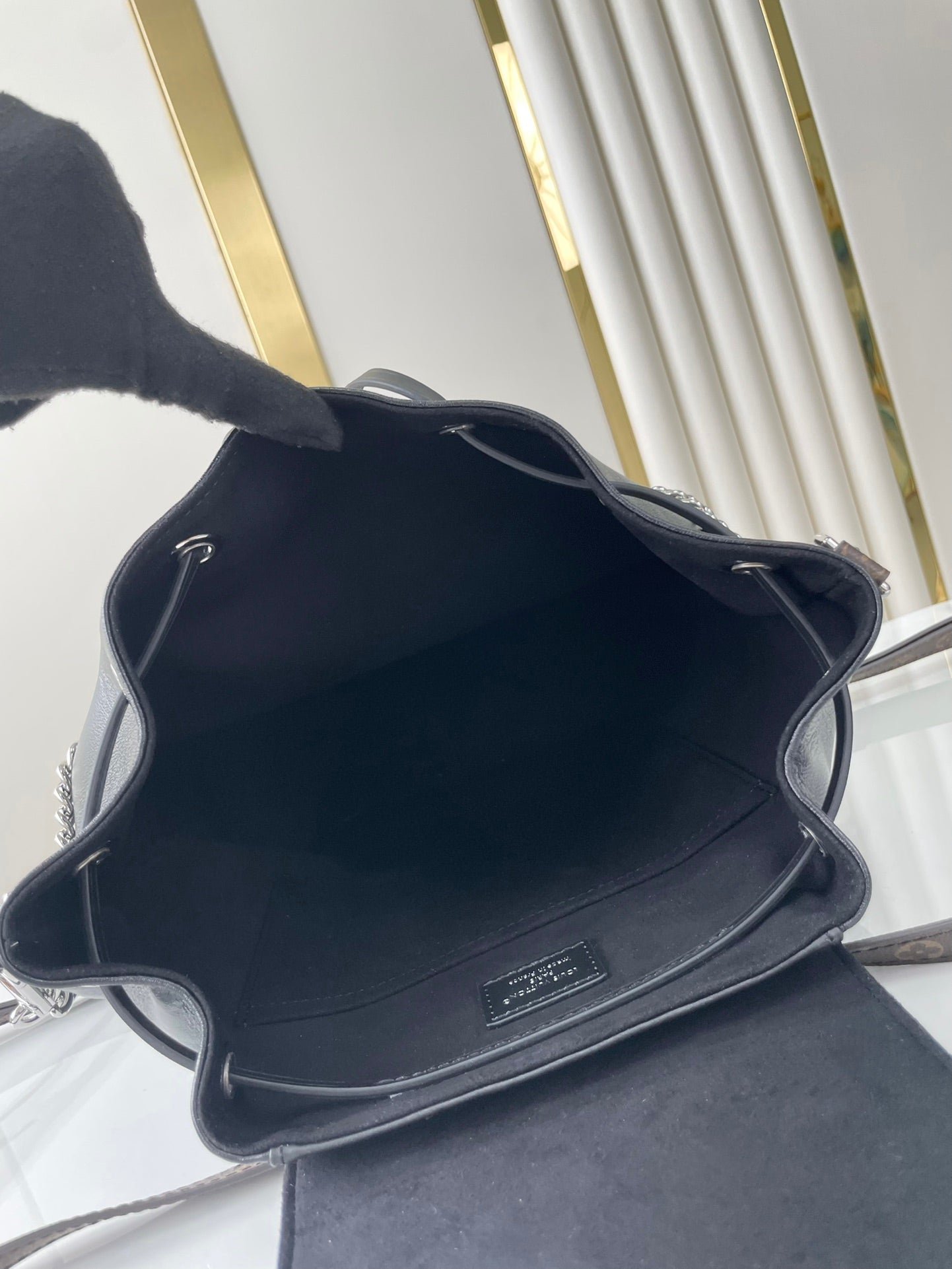 {Style No: 55VBI21T} MONTSOURIS VIBE PM BACKPACK 30 IN BLACK LAMBSKIN SILVER CHAIN - Image 8