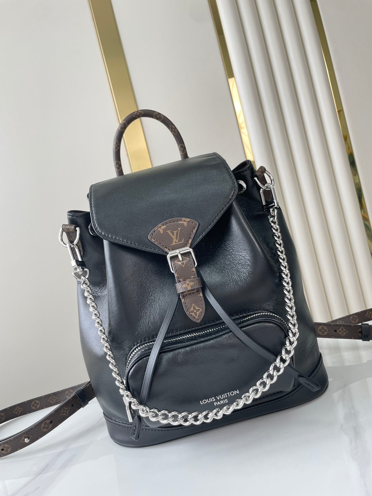 {Style No: 55VBI21T} MONTSOURIS VIBE PM BACKPACK 30 IN BLACK LAMBSKIN SILVER CHAIN - Image 9