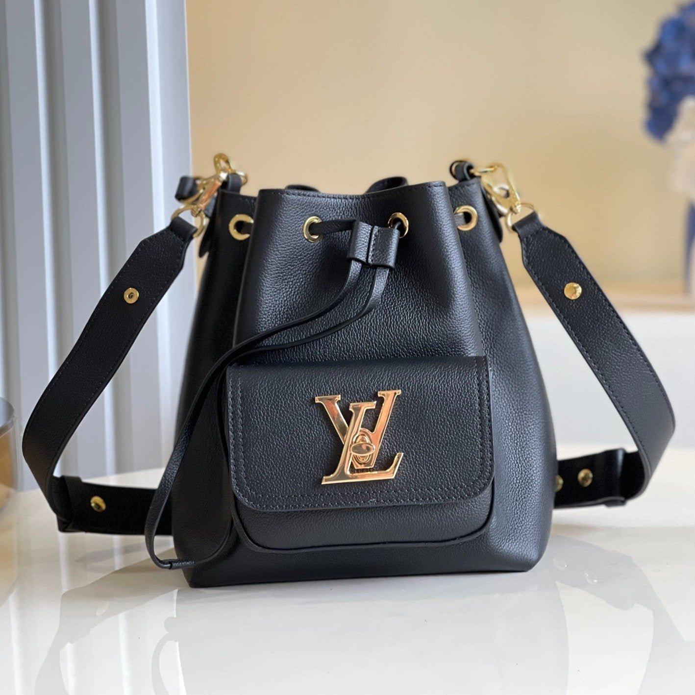 {Style No: RZZSVIES} LV LOCKME BUCKET 23 BLACK GRAINED CALF SKIN