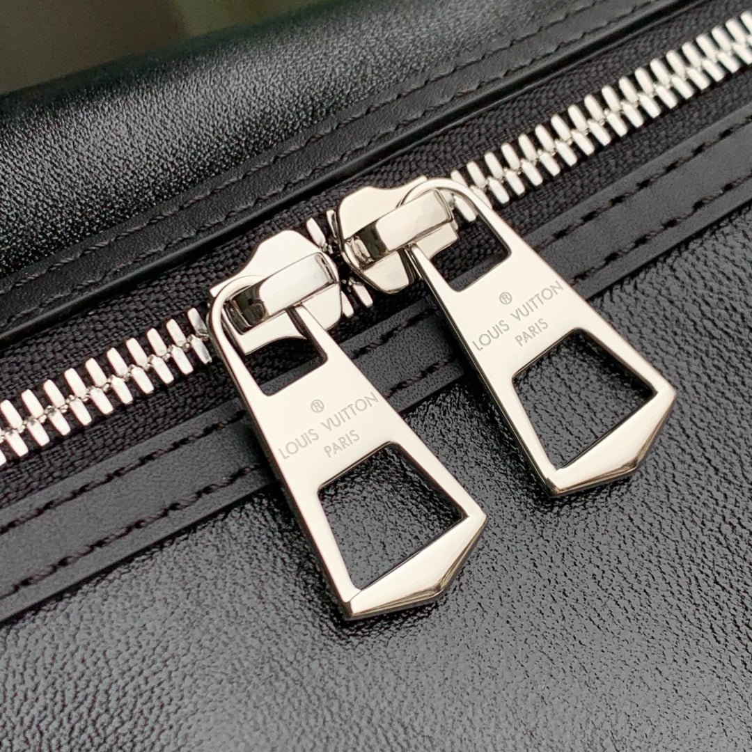 {Style No: 7K9M1OS9} SPEEDY CARGO VIBE 28 IN BLACK LAMBSKIN MONOGRAM LOGO TAG - Image 9